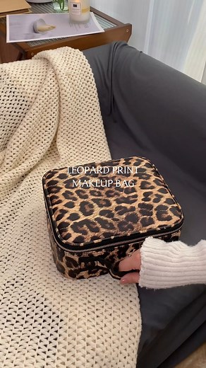 Temu Official on Instagram: "💄 Shine bright with our Makeup Bag with LED Lights and Mirror! Perfect for flawless touch-ups anywhere. ✨👝 🔍 Find it at https://temu.to/m/u55s6f03e83 or with this code dpm6957. #Temu #TemuFinds #BeautyEssentials"