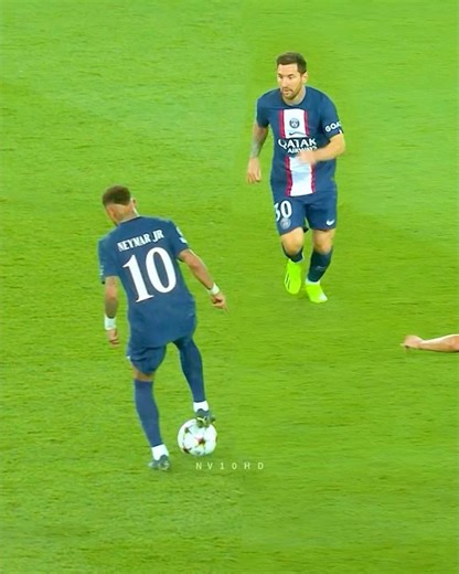 Neymar Fighting for His Life + MESSI 😳