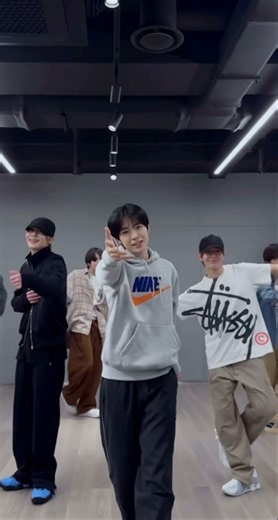 루시퍼의악마유우시(나이키후드가존나좋은느낌을줌) #nctwish #엔시티위시 #유우시 #루시퍼 #악마 #나이키 #후드티 #스엠 #히든카드