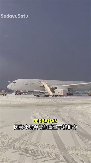Kenapa Pesawat Harus 'Mandi' Sebelum Terbang? ✈️🧴