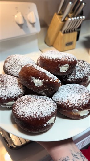 Delicious Paczki Recipe for Fat Tuesday