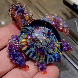 181K views · 8.5K reactions | This artist makes the most beautiful handmade glass sea turtles!  | LittleThings: DIY | Facebook