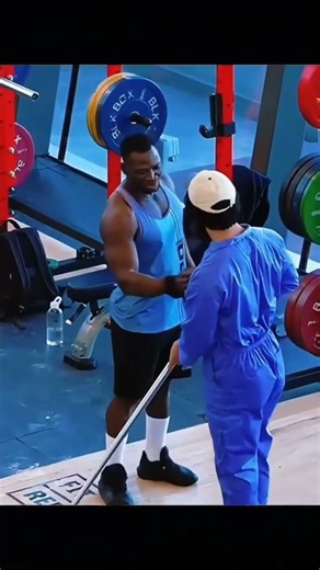 Anatoly Prank on Bodybuilders #bodybuilding #anatoly #gymprank #anatolyprank