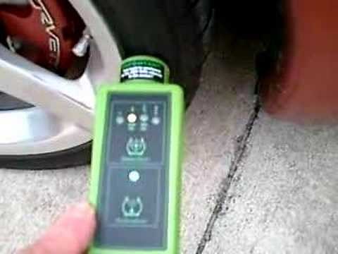 Using a TIPS tool to register tire sensors