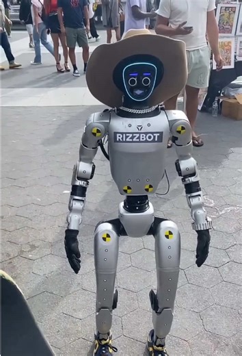 And they say robots are the future 🤖 #funny #robot #robots #fyp #tiktok