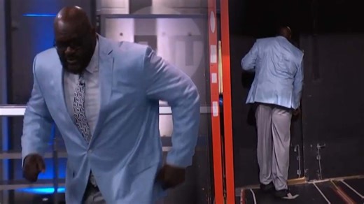 Shaq had to sprint off the set of 'Inside the NBA' to deal with a bathroom emergency. | Entertainment Tonight