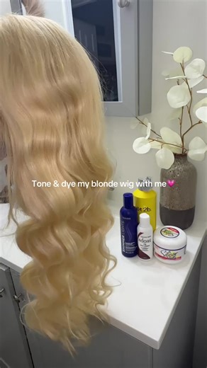 birthday wig😍 ate downnn. #fypシ #wig #dye #hair #beginner | Dying Blonde Wig