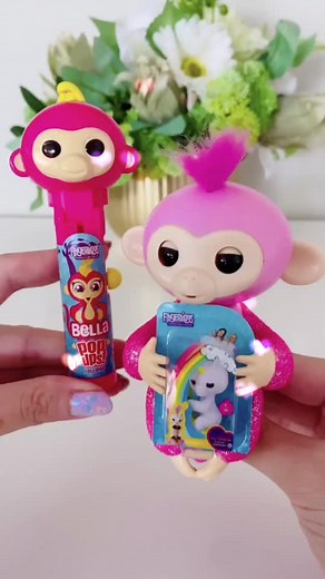 Playing with Tiny Fingerlings | Toy Mini Brands Fun