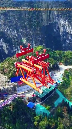 300m Canyon, Red Arch Lift #technology #infrastructure #mountains #bridge