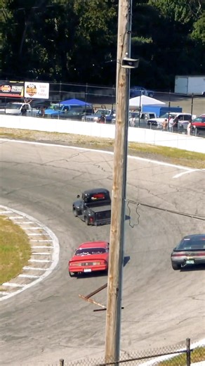 We have a BLAST at Hudson Speedway during Spectator Drags, wait toward the end for an epic finale! 👀🏁 #spectatordrags #runwhatyoubrung #hudsonspeedway #s10blazer #chevysilverado #acurarsx #dragrace #nascar #builtnotbought #jeepfamily #jeep #motorsport #racing #cars | TBERG MEDIA