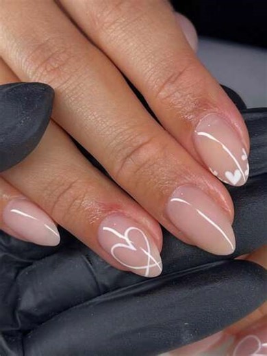 24pcs Almond Shaped Press On Nail Stickers With Advanced White Heart Pattern Design, Suitable For Fake Nails, Including 1 Nail File And 1 Set Of Nail Stickers, Suitable For Women And Girls To Use, Suitable For Nail Decoration During Important Festivals And Gatherings Such As New Year And Valentine'S Day Nail Supplies | SHEIN
