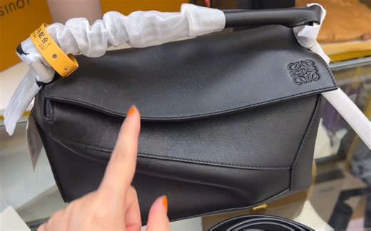 Loewe10周年升级版的Puzzle几何包到底有什么区别呢？