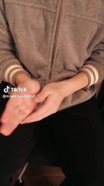 Card Magic Techniques: Master the Art of Cardistry