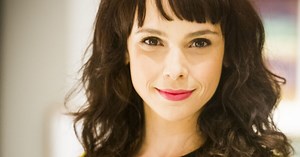 Novela 'A Força do Querer': após aborto, Irene compra barriga falsa. 'Quatro meses'