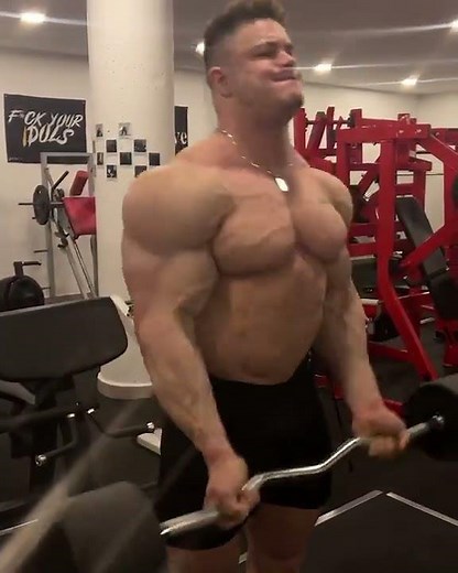 Alpha muscle god Joan Pradell lifting weights like a true beast