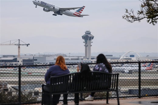 FAA issues warning for pilots flying over eastern Pacific