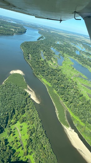 Ryne Burton on Instagram: "Can’t forget the peanuts😂 . . . . Follow @ryneburton_ . . . . #pilot #airplane #reels #aviation #planelovers #planegeek #avgeek #aircraft #pilothumor #fyp"