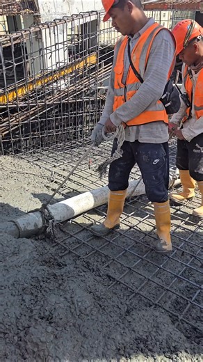 Pouring ramp concrete #shorts #construction #skills #engineering