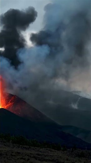 🌋 AMAZING VOLCANIC ERUPTION - INCREDIBLE Footage! 😍🔥