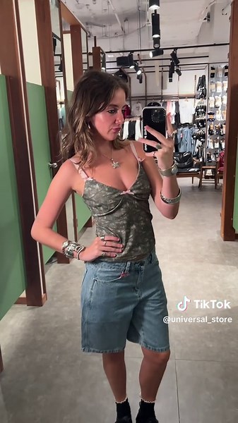 Flattering Tank Tops: Styles and Colors You’ll Love