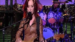 BONNIE RAITT - right down the line (DL Late Show 2012) Chords - ChordU