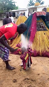 Cada 10 de enero se celebra el Festival Nacional de Vudu en Benin. Y nosotros realizamos viaje en grupo para que vivas una experiencia inolvidable y entender el mundo de los espíritus. Vívelo con nosotros! | Quim Fàbregas