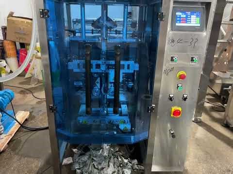 The ketchup packaging machine automatically lifts the material into the barrel