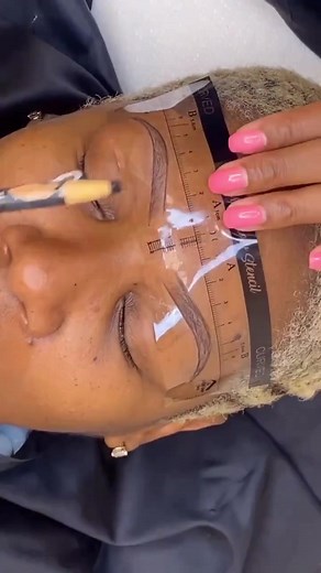 How I use @theperfectbrowstencil to brow map before #microshading 🖊 Here I’m using the shape CURVED 👉🏾 I like to add white around the outline to make it pop more My go to microblading/shading supplies vendors are having major sales!!! 👇🏾 🚨 @theperfectbrowstencil EVERYTHING $10 while supplies lasts! Shop pencils and stencils ThePerfectBrowStencil.com 🚨 @artistrybrows $10 markdowns up to 60% off select items! ArtistryBrows.com #ombreshading #brows #pmu #microblade #ombrebrows #browcorrectio