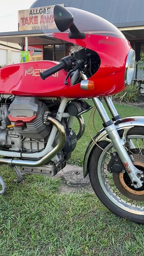 Moto Guzzi Magni 👌🏻 Beautiful motorcycle.. very rare model. Follow@our facebook page for more details 🇮🇹 ❤️ #motoguzzi #motoguzzimagni #magni | Centrepoint Wholesale