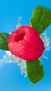 30K views | ΝΕΟ Lipton Ice Tea Raspberry! Η νέα απολαυστική γεύση αλλάζει το σκηνικό στο καλοκαίρι σου. Δοκίμασέ την! | Lipton Ice Tea | Facebook