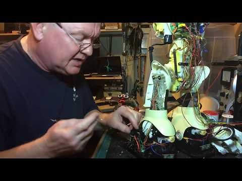 Fixing WowWee Robosapien V2 Wiring Repair Part 1 - fixed1t LIVE