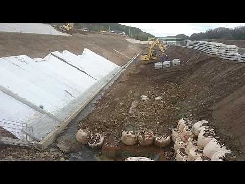 河川工事 連節ブロック設置 護岸工事