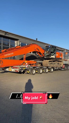 🚨 Just another day in my office! 🚨 #tvdvlistbv #myjob #dikkedaf #fypシ #ladytrucker #graafmachines #hitachi #girlpower #fyp #trucklife