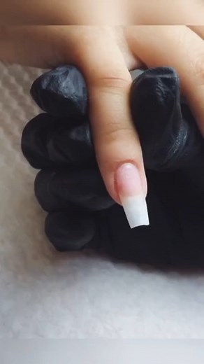 ✨💅 Descubre los secretos del encantador estilo Baby Boomer con nuestro tutorial exclusivo. Pero eso es solo el comienzo, si sueñas con convertirte en una profesional del nail art, nuestro completo curso online es la opción ideal. ✨ Domina diversas técnicas,trabaja con gel, polygel y acrilico, abarcando manicura rusa, ucraniana y diseño a mano alzada en sus tres niveles. 💪 Desarrolla habilidades sólidas para destacarte en el competitivo mundo de las uñas. 🎓 Obtiene un prestigioso certificado i