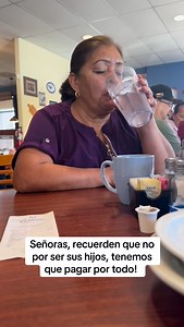 Mejor no salgan a comer si no van a cooperar………. #Restaurant #tips #brakfast #lunch #suegra | Los Gomez La Familia