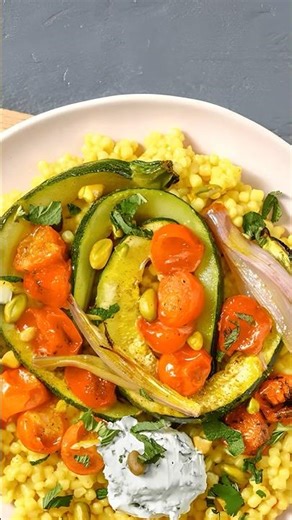 Courgettes grillées, labneh et beurre au curcuma ⭐ #Courgettes #labneh #curcuma