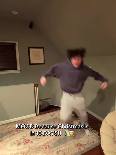 Leo C (@leorealtoks)’s video of Christmas