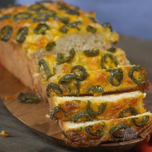 Jalapeno-Cheddar Beer Bread packs in tons of flavor with little time and few ingredients 👌 EXCUSE #1209102 TO BUY 🍺🍺🍺 😂 😂 | Food Network