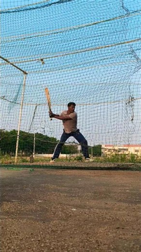 my bst friend.. practice in the net🏏🥅🥅