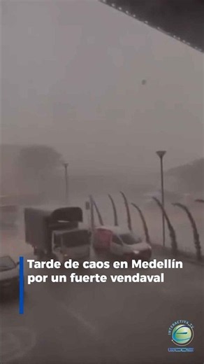 🌪️ Tremendo susto en #Medellín por una fuerte tormenta acompañada de intensos vientos