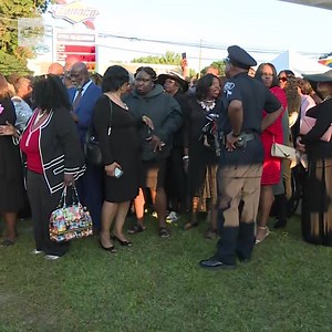 87K views · 445 reactions | Dozens of Pink Cadillacs line the streets of Detroit to pay special tribute to the "Queen of Soul" as crowds of fans also gather to honor Aretha Franklin today https://cnn.it/2C4APsh | CNN International | Facebook