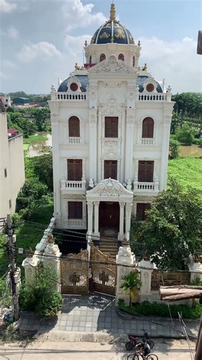 ☀️🏰 ĐIỆN MẶT TRỜI LƯU TRỮ LẮP CHO BIỆT THỰ – LÂU ĐÀI THẾ NÀO? ⚡