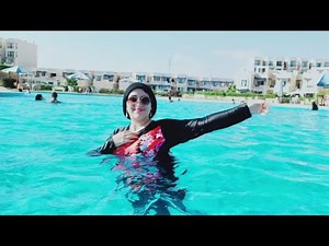 اول مره ف حياتى انزل حمام السباحه🙆وابو مالك هو اللى بيعلمنى العوم🙈