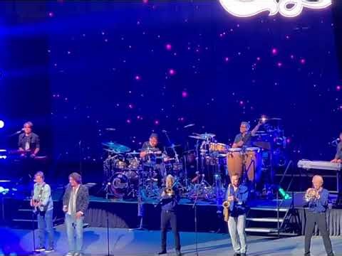 Chicago’s new singer Rudy Cardenas singing Hard to Say I’m Sorry in his debut