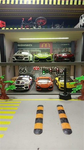 Honda Fit,Toyota Landcruiser
