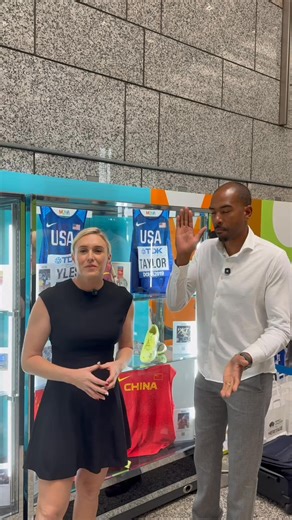 A walk down championships memory lane ✨ In today’s episode of Ohayo Tokyo, Christian Tayloe and Sally Pearson explore the iconic MOWA Exhibition, sharing their favourite memories from the championships so far. 📍 Visit the MOWA Exhibition at the TMG Building in Shinjuku 🗼 | World Athletics