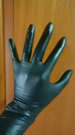 An Encased Black Latex Hand! ゴムに完全に閉じ込められた左手