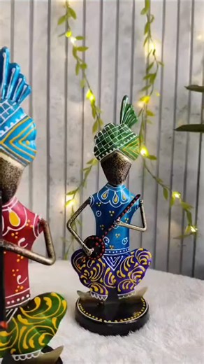 Visha Gupta on Instagram: "🇧 🇴 🇴 🇰 🇳 🇴 🇼 Product Name *Marwari on Tikla Musicians set of 3pc* Available in 2 color ➖➖➖➖➖➖➖➖ Size *( L x W x H )*🎁 3 x 3 x 9''inch each ➖➖➖➖➖➖➖➖ +Shipping charges extra 🛍️✈️ Description📝= Totally hand made Manufactured by Skilled Artisan. from iron sheet. Beautiful multicolored shading painting work embossing. Exclusive range wall decor + Table top both quality. Fine quality painted rust free.. No weather effect... Easy to hanging... light-weight .... Rea