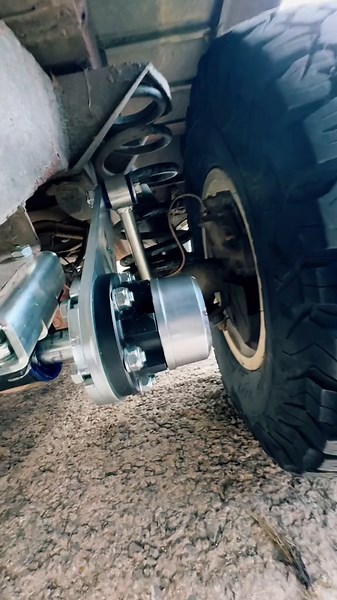 Upgrade Your Land Rover Defender with this Innovative Installation!