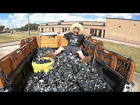 Dumpster Diving "This Whole Dumpster Is FULL!"